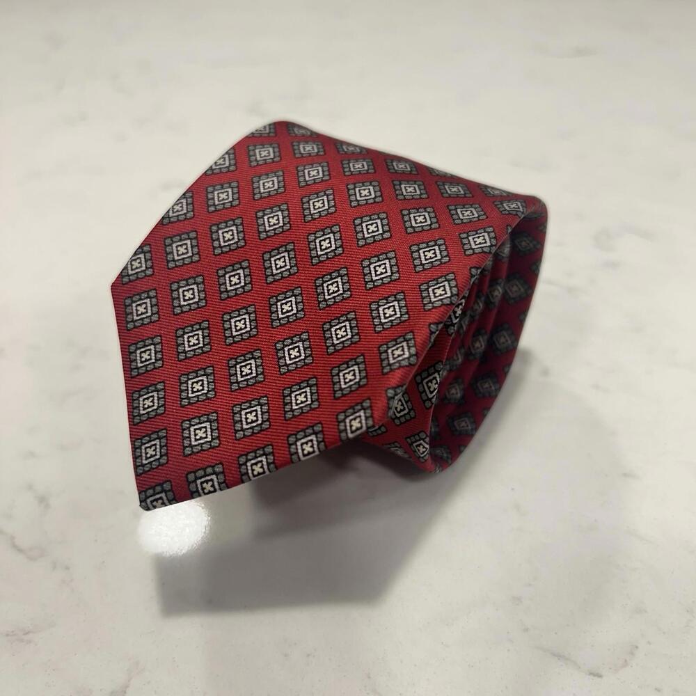 Chaps By Ralph Lauren Red Patterned Tie 100% Silk Normal Width